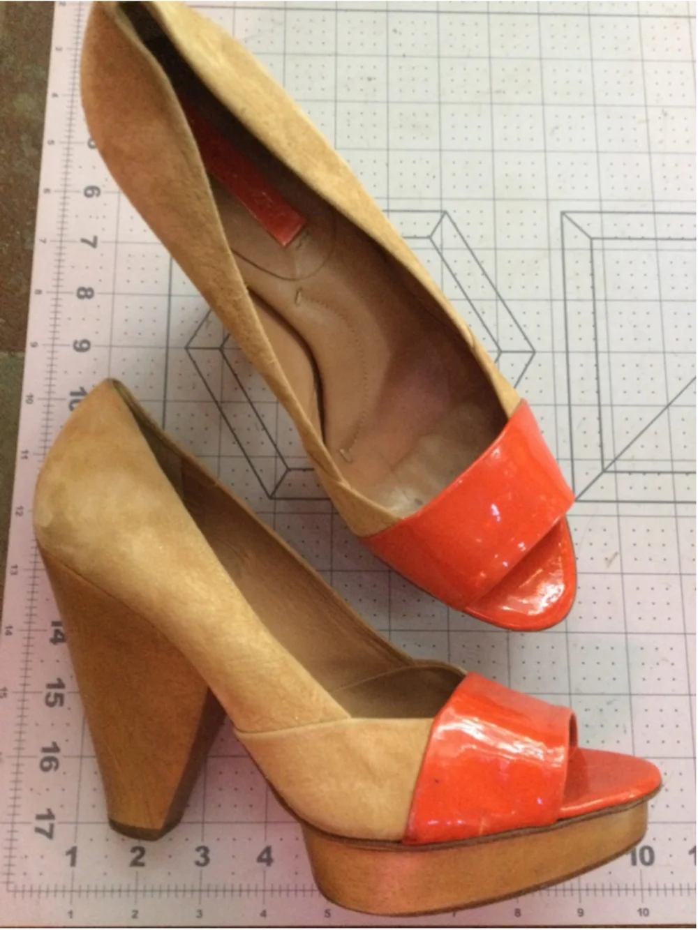 BCBGMAXAZRIA these pre